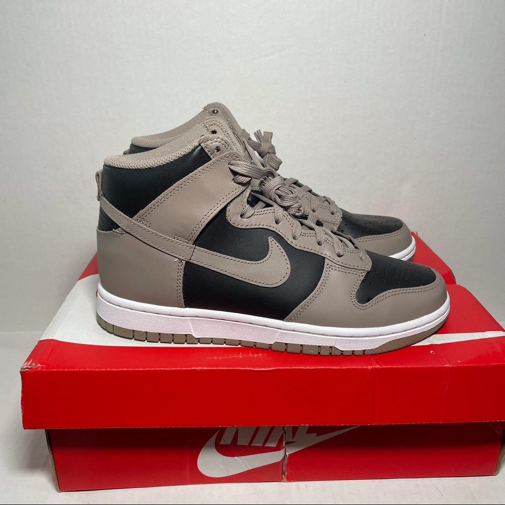 Nike Dunk High Moon Fossil Size 8.5W/7 Men DD1869-002 Damaged Box